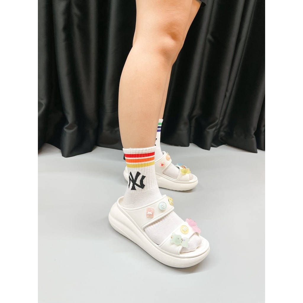 Dép quai ngang nữ Cross Classic Sandal Crush nhiều màu đế cao 5cm 2 quai gắn Jib Ngẫu Nhiên - Sấu vui vẻ Official - CSH