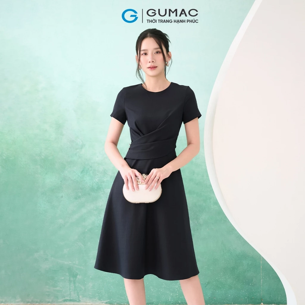 Đầm nữ form A tay ngắn xếp ly eo đắp qua sườn đính ba nút kim loại trang trí thời trang GUMAC DF07050