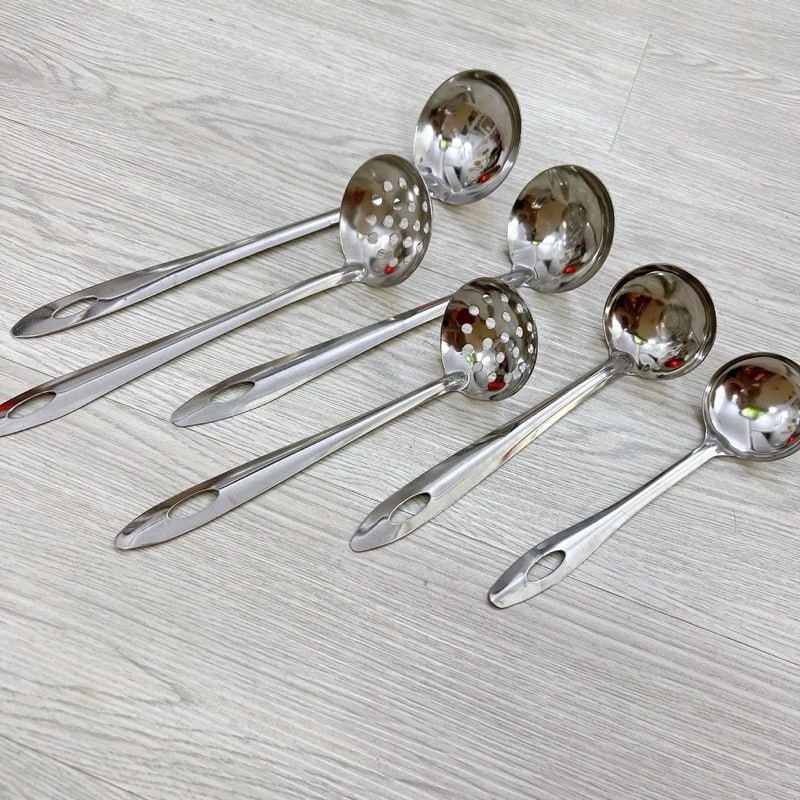 Vá múc canh, múc nước lèo cán dài chất liệu inox cao cấp